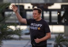 Elon Musk intente une action en justice sur le compte Twitter qui suit son jet privé