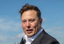 Elon Musk menace de poursuites judiciaires et suspend le compte Twitter qui suit son jet