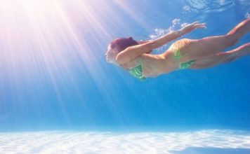 Ne nagez pas dans les eaux peu profondes